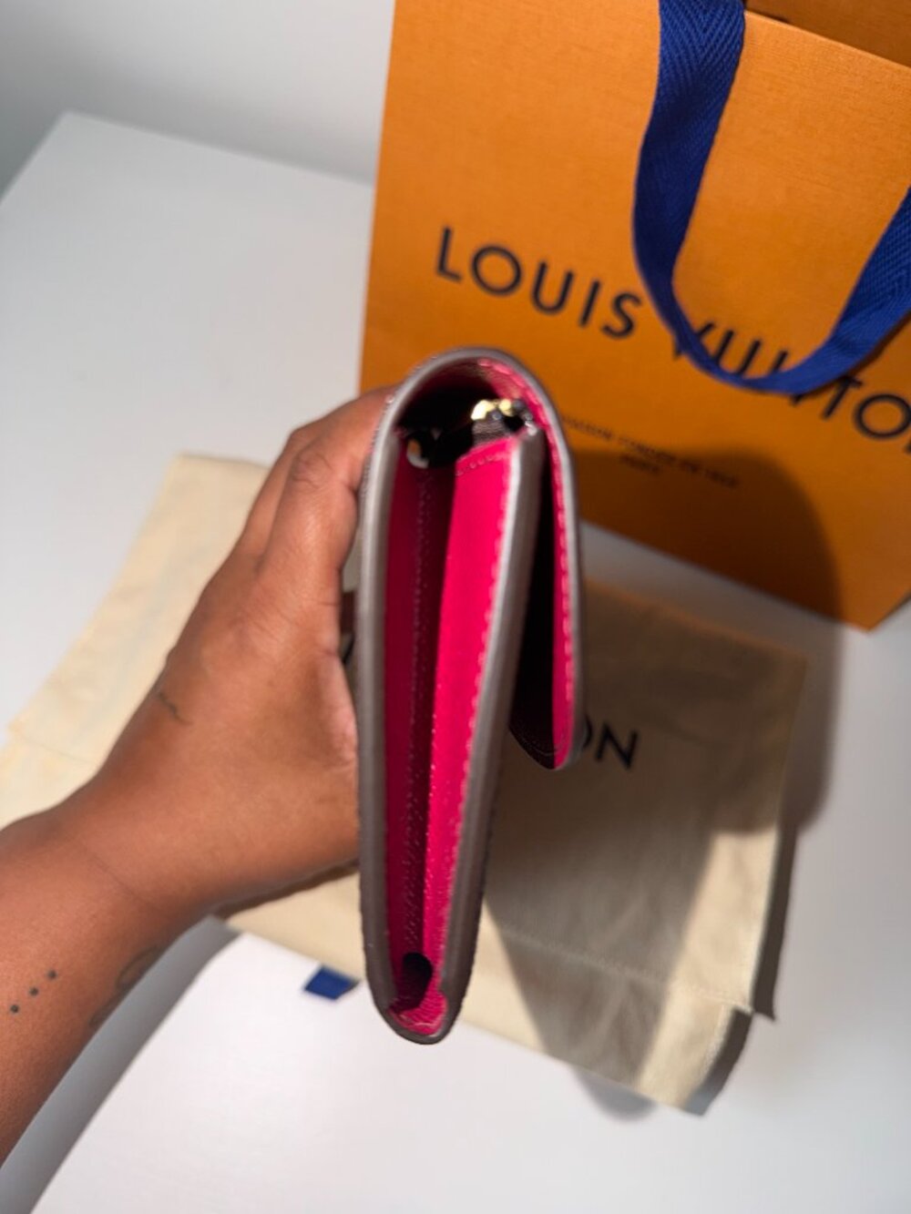 LV Emilie Wallet - Picture 4 of 11